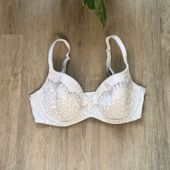 Victoria’s Secret Body by Victoria Lined Demi Lightly padded Bra 34DD - Picture 1 of 9